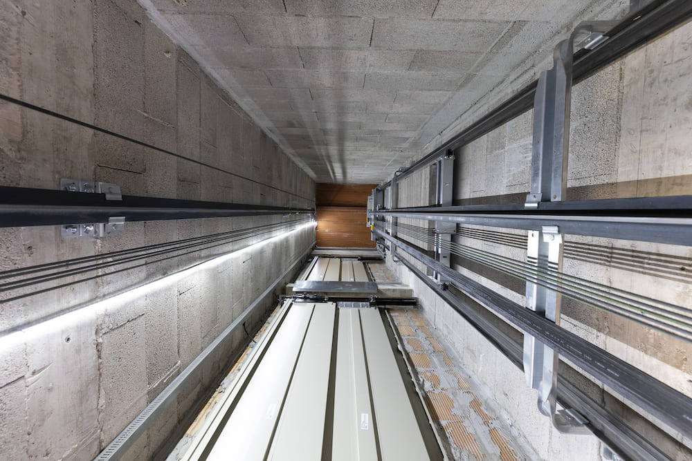 Instalación de ascensor en edificio existente en Barberà del Vallès